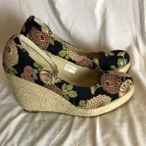 Floral wedge 7.5